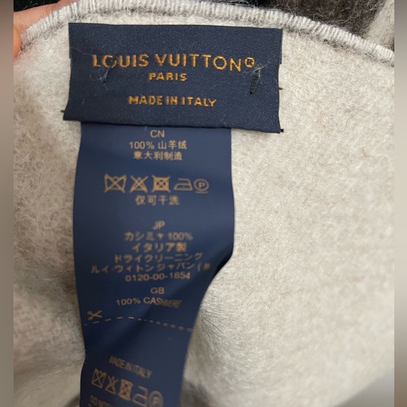 LV 100% cashmere scarf - Picture 2 of 4